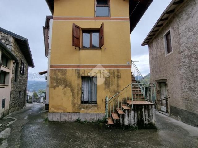 Casa in vendita a Tavernola Bergamasca, Lombardia