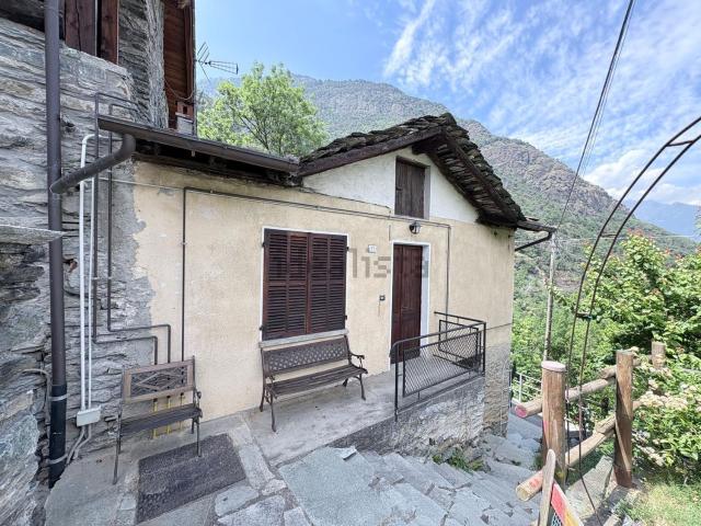 Casa in vendita a Champdepraz, Aosta