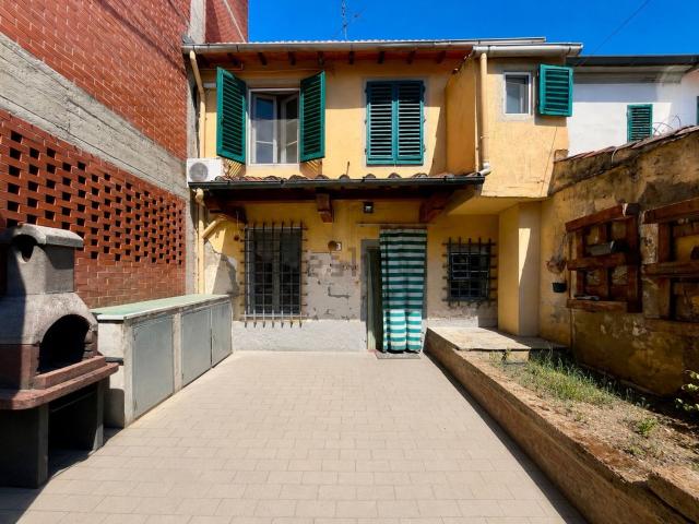 Casa in vendita a Capezzana, Prato