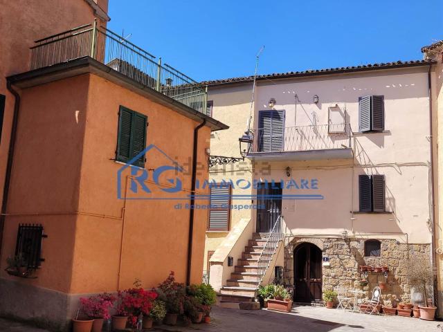 Casa in vendita a Lubriano, Viterbo