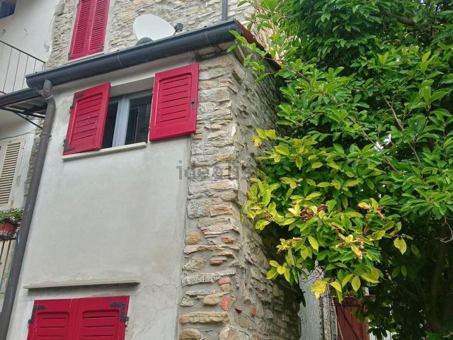 Casa in vendita a Alta Val Tidone, Nibbiano