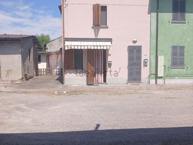 Casa in vendita a Pieve Porto Morone, Lombardia