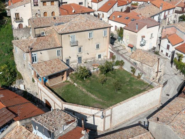 Casa in vendita a Montemarano, Campania