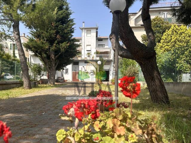 Casa in vendita a Porto d'Ascoli centro, Marche