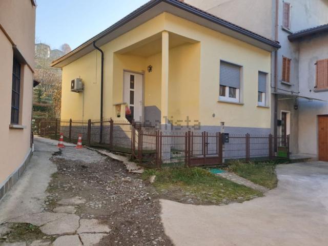 Casa in vendita a Sant'omobono Imagna, Lombardia