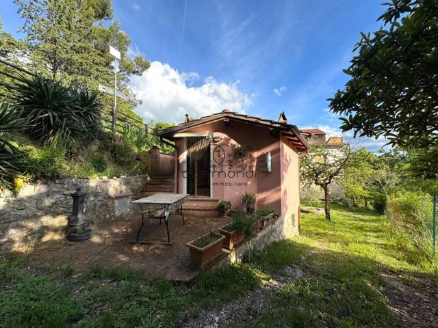 Casa in vendita a Spoleto, Umbria