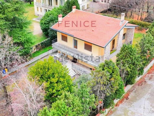 Casa in vendita a Crespano Del Grappa, Veneto