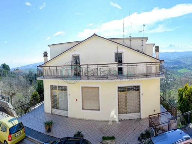 Casa in vendita a Unione dei Comuni della Val Vibrata, Tortoreto