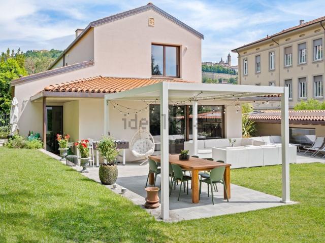 Casa in vendita a Loreto, Bergamo