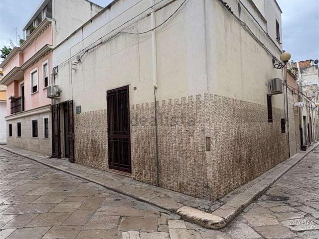 Casa in vendita a Canosa di Puglia, Barletta-Andria-Trani