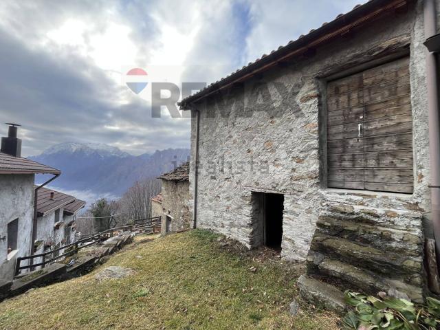 Casa in vendita a Bellano, Lombardia