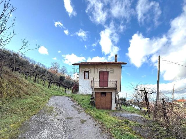 Casa in vendita a Castelfranci, Campania