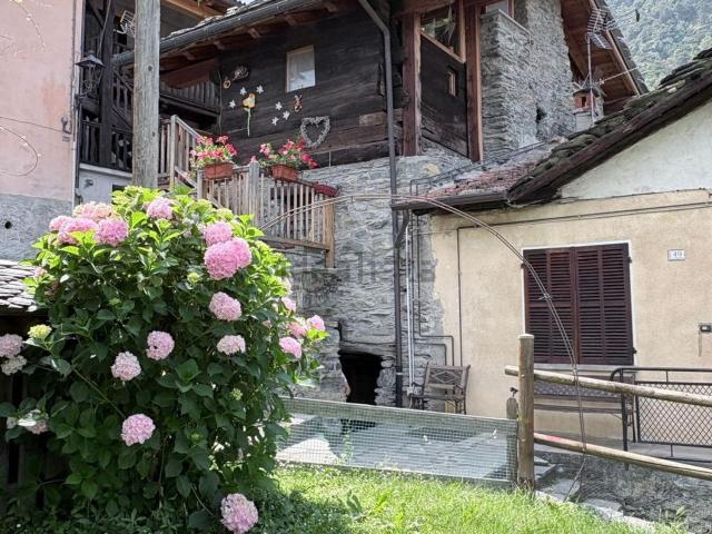Casa in vendita a Champdepraz, Aosta