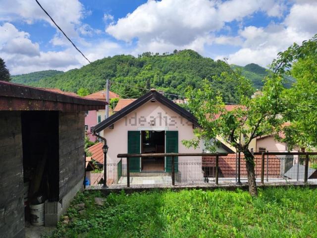 Casa in vendita a Montoggio, Liguria