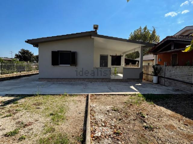 Casa in vendita a Santa Rosa, Latina
