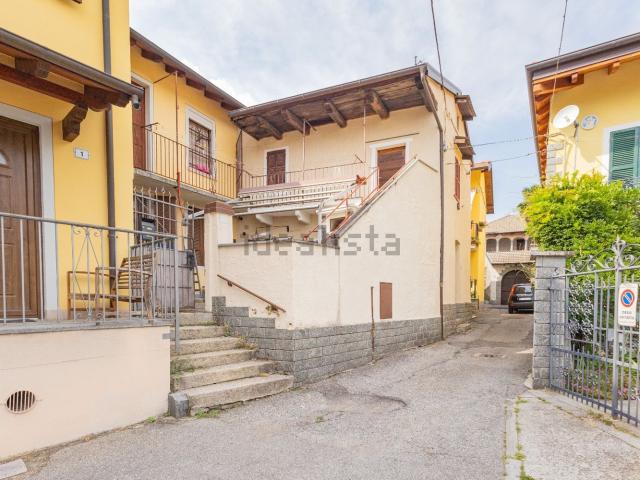 Casa in vendita a Montebuglio, Casale Corte Cerro