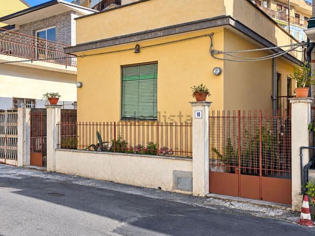 Casa in vendita a Gravina di Catania, Catania