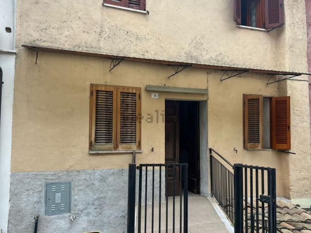 Casa in vendita a Pescocanale, Capistrello