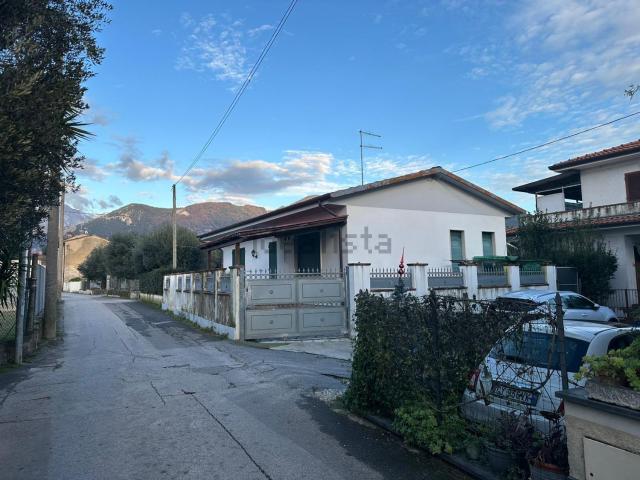 Casa in vendita a Seravezza, Toscana