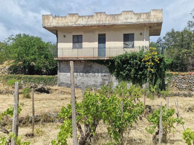Casa in vendita a Castiglione Di Sicilia, Sicilia
