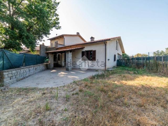 Casa in vendita a Vitorchiano, Lazio