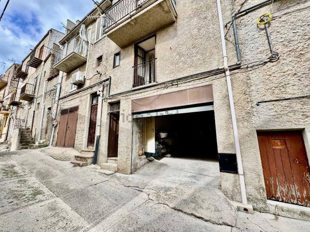 Casa in vendita a Caccamo, Sicilia