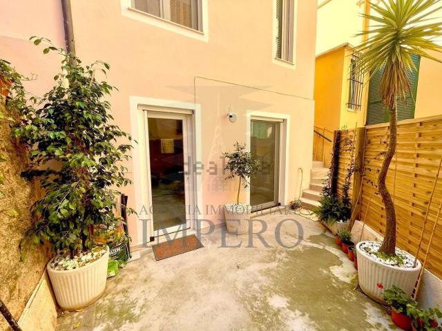 Casa in vendita a Ventimiglia, Liguria