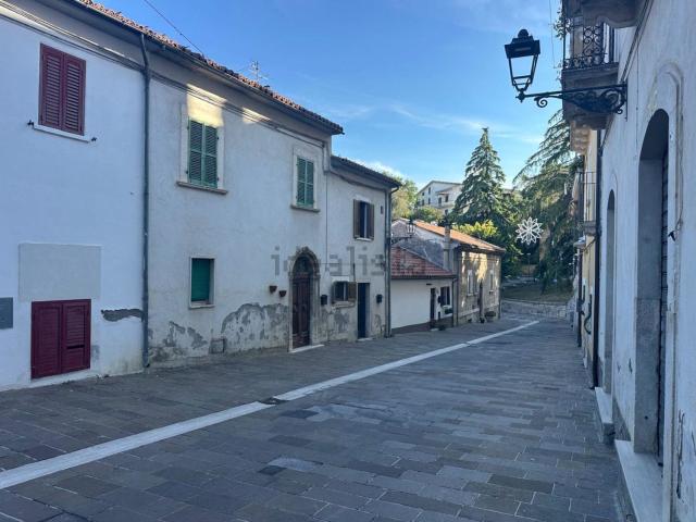 Casa in vendita a Contrada Praziano, San Valentino in Abruzzo Citeriore