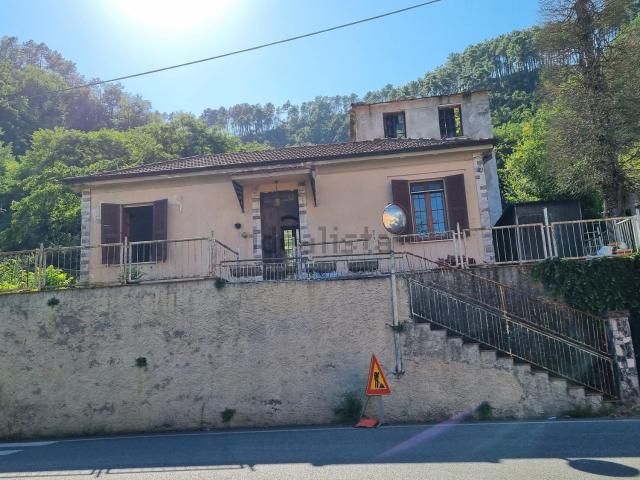 Casa in vendita a Follo, Liguria