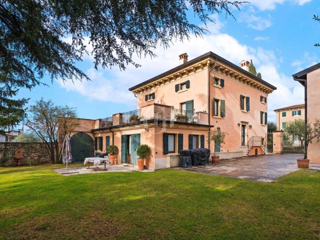 Casa in vendita a Fumane, Veneto