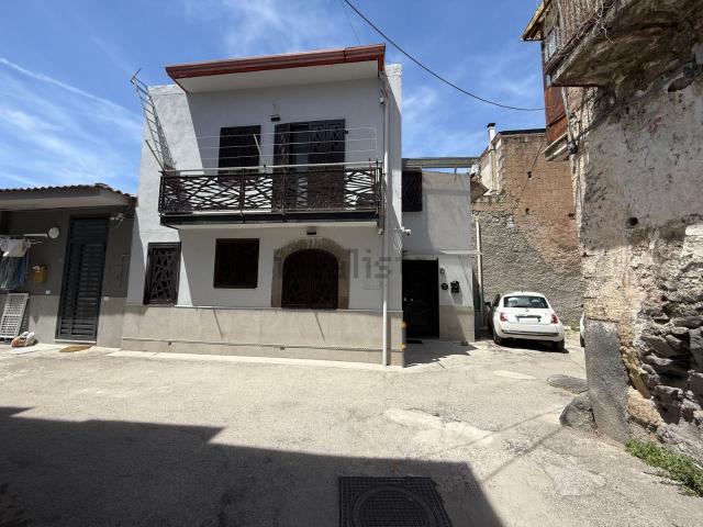 Casa in vendita a Castello Di Cisterna, Campania