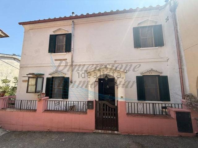 Casa in vendita a Rosignano Marittimo, Toscana