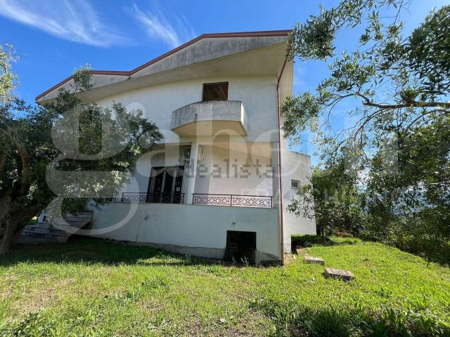 Casa in vendita a Calvi Risorta, Campania