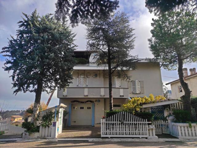Casa in vendita a Pozzo, Marche