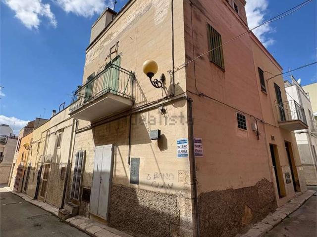 Casa in vendita a Canosa di Puglia, Barletta-Andria-Trani