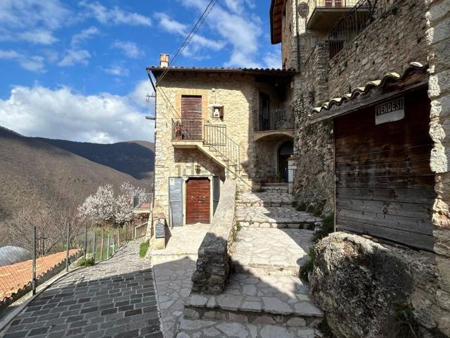 Casa in vendita a Cerreto Di Spoleto, Umbria