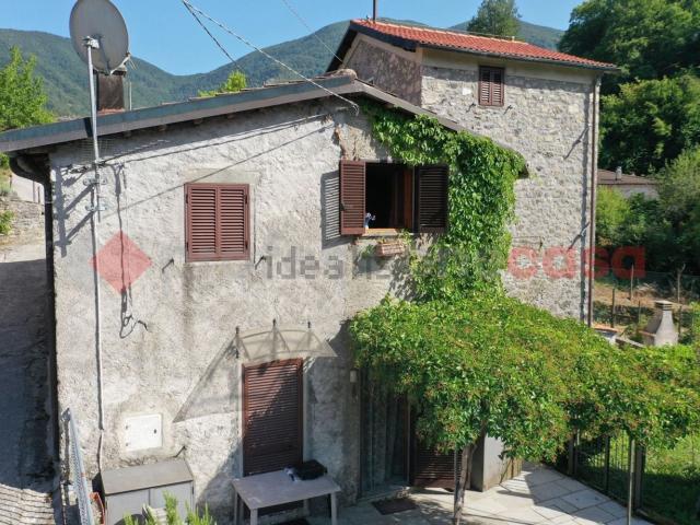 Casa in vendita a Vagli Sopra, Vagli Sotto