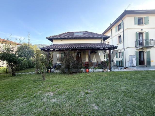 Casa in vendita a Cunardo, Varese
