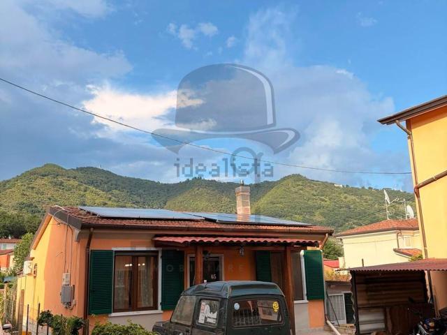 Casa in vendita a Isola, Luni
