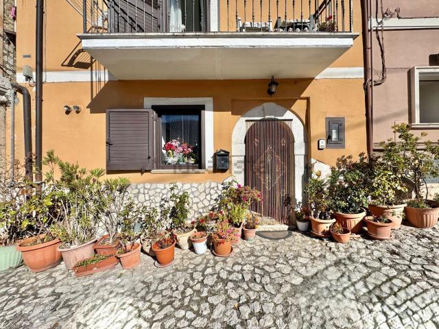 Casa in vendita a Pescocanale, Capistrello
