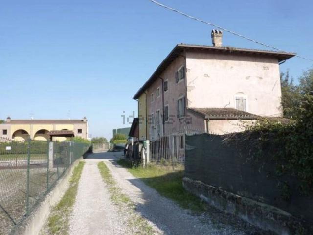 Casa in vendita a Nogarole Rocca, Veneto