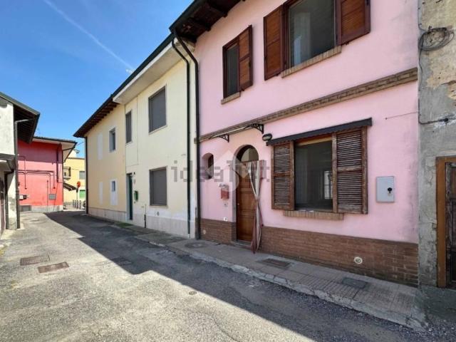Casa in vendita a Crespiatica, Lombardia