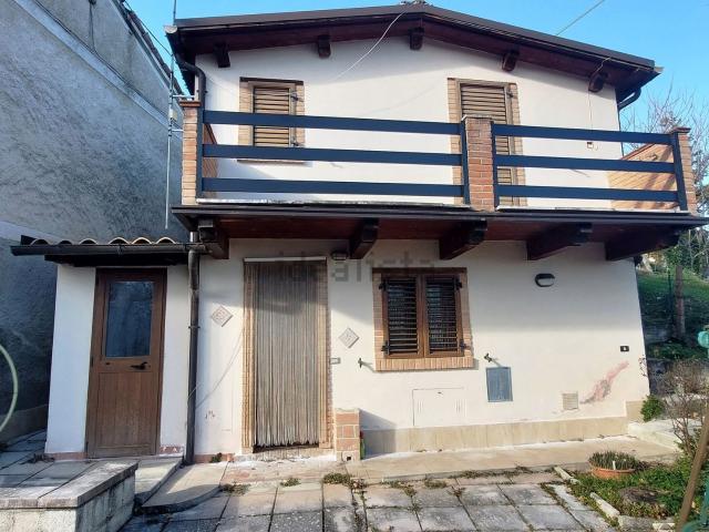 Casa in vendita a Isola Del Gran Sasso, Abruzzo