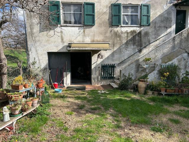 Casa in vendita a Frazione Montefiore, Marche