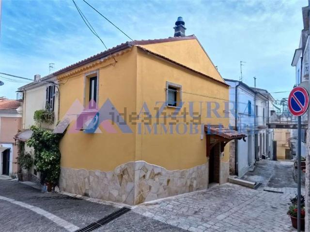 Casa in vendita a Montenero di Bisaccia, Molise