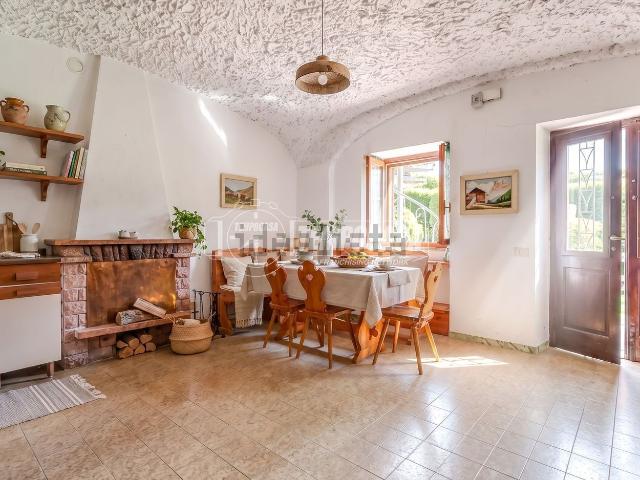 Casa in vendita a Canuggioni, Borgomanero