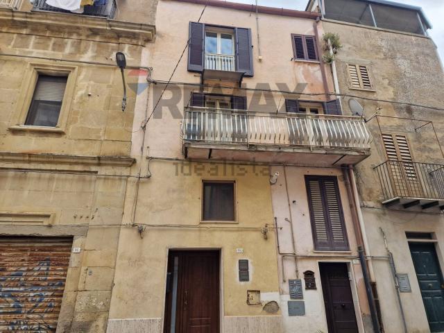 Casa in vendita a Valverde, Enna