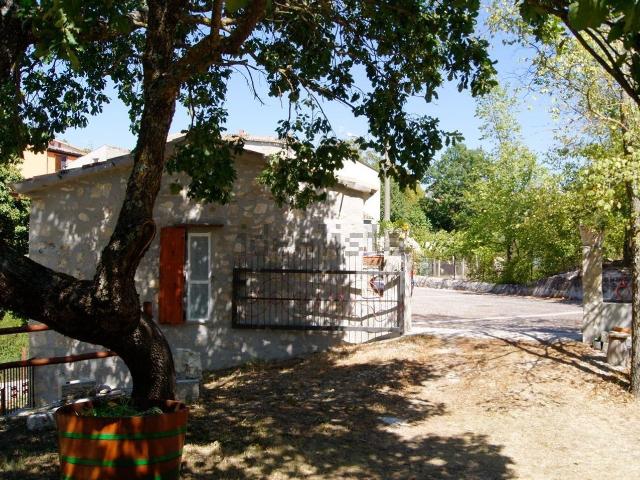 Casa in vendita a Roccasicura, Molise