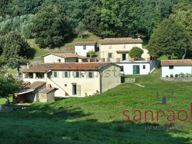 Casa in vendita a Collecchio, Pescia