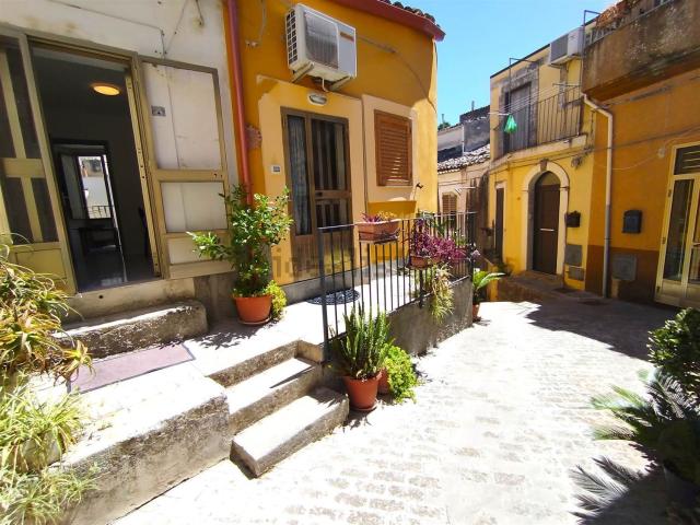 Casa in vendita a Ragusa Ibla, Ragusa